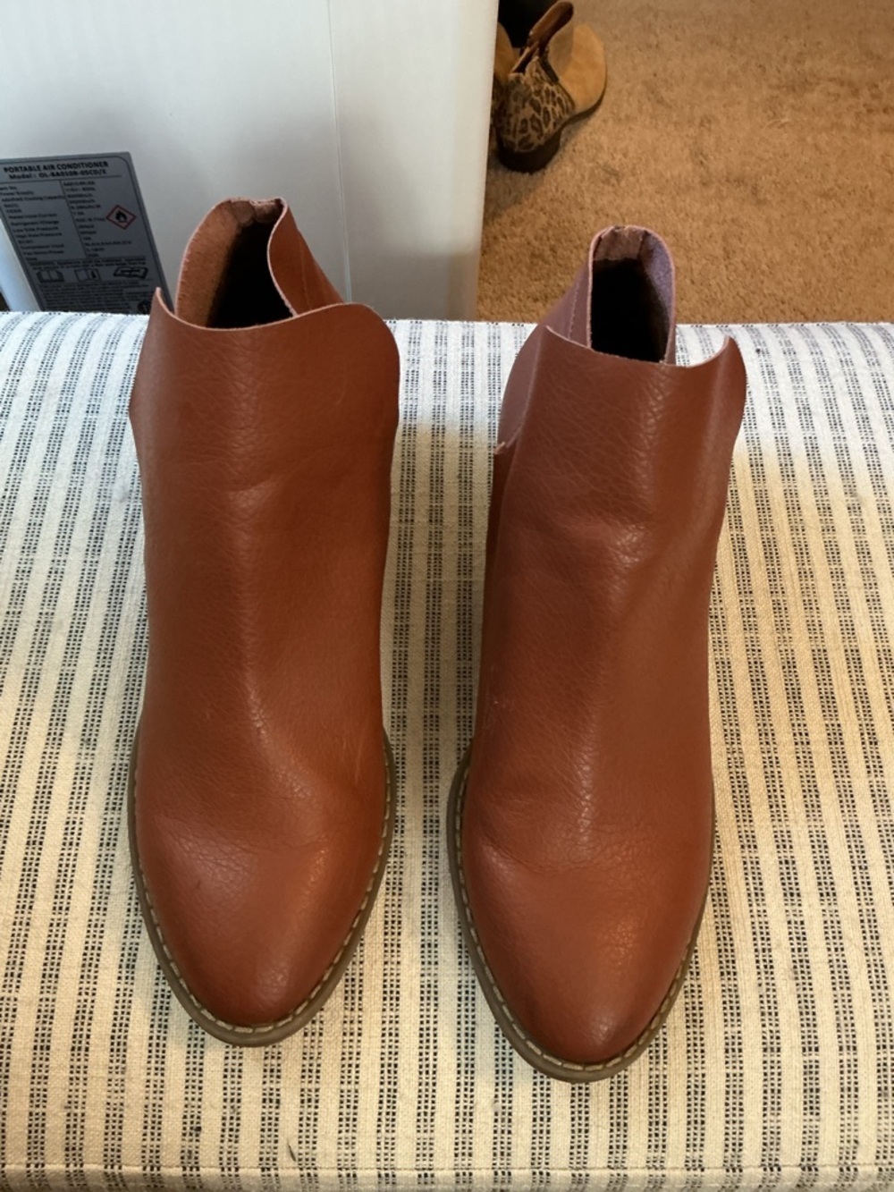 🌸Universal Thread Cognac Leather Ankle Boots - Slip-On Chelsea Style